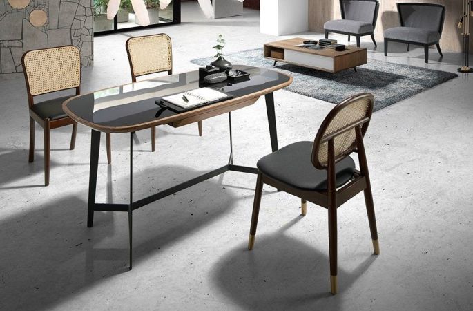 Chair Dinya