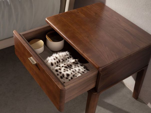 Mesa de Cabeceira Pili
