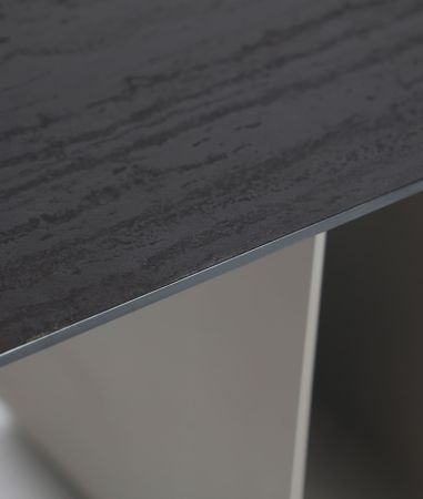 ARQA DINING TABLE